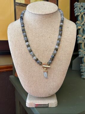 Stella & Dot Gold-Tone Labradorite Beaded Necklace with Pendant clasp closure